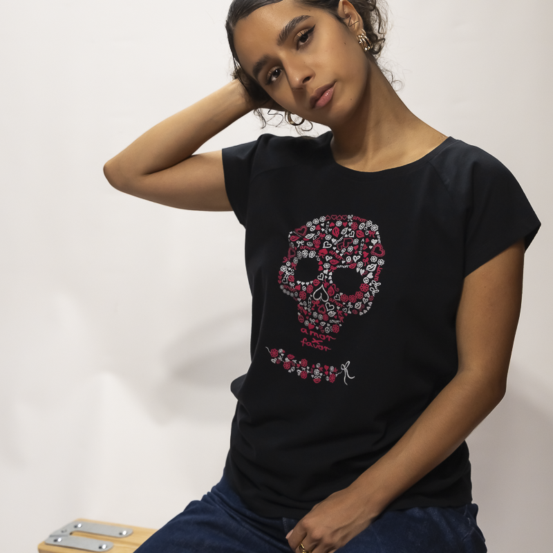 Camiseta Calavera Negra Entallada